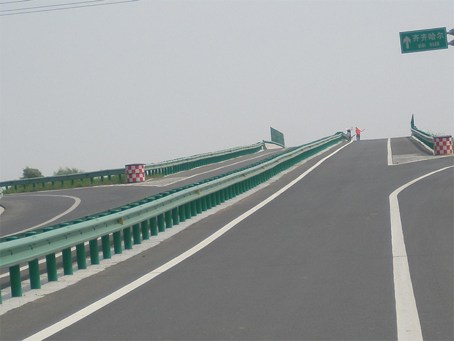 江苏高速公路护栏的材质与规格