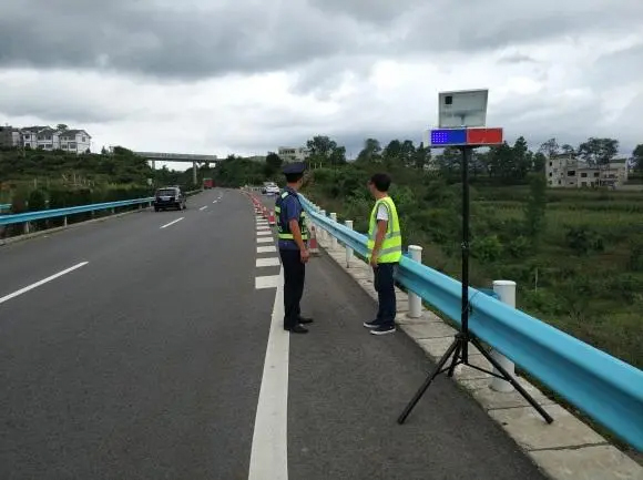 江苏高速公路钢护栏