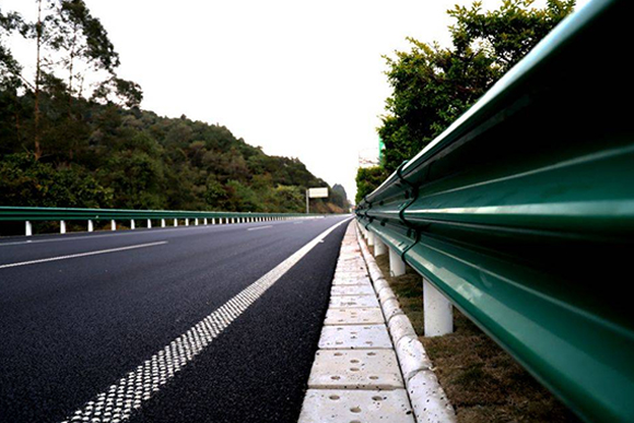 江苏高速公路护栏的常用类型