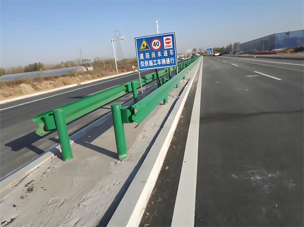江苏公路护栏守护安全横跨多个行业的应用